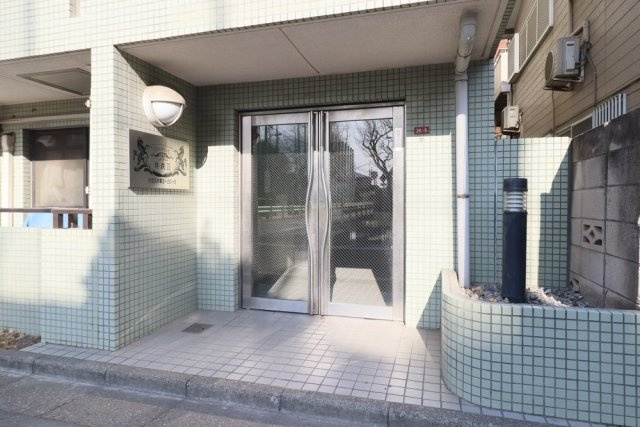 エヴェナール井荻Ⅱのエントランス|建物の内部です