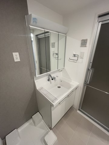 世田谷区代田５丁目の賃貸マンションの洗面所|忙しい朝には欠かせない洗面所です