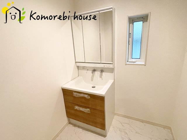 さいたま市北区日進町2丁目　新築一戸建て　グランパティオ　01の独立洗面台|独立洗面台あり、毎朝おしゃれに忙しい女性の方におすすめです