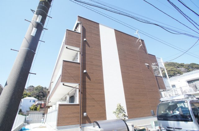 横浜市磯子区森２丁目の賃貸マンションの外観