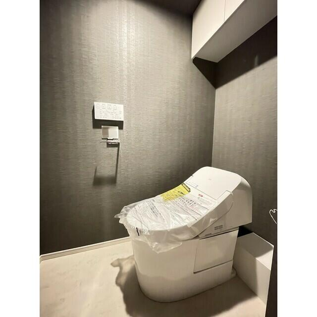 府中市宮西町１丁目の賃貸マンションのトイレ