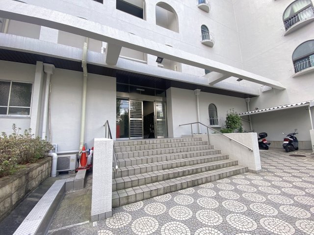 ディオハイツ金剛のエントランス