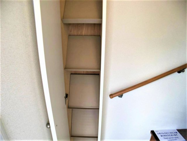 【玄関】 | 設備・仕様は号室により異なる為、現状を優先する。