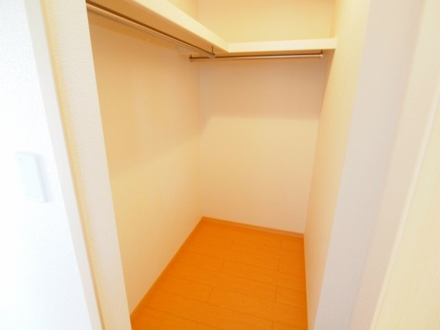 直方市大字頓野のアパートの収納