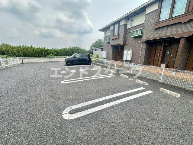 ライラックの駐車場|高崎、前橋のお部屋探しはエンドスケープまで！お客様の理想お聞かせ下さい♪
