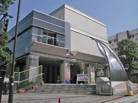 新宿区富久町のアパートの周辺