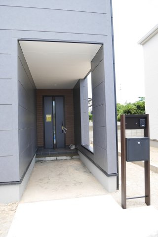 基山町小倉　オール電化新築戸建　一建設株式会社の玄関