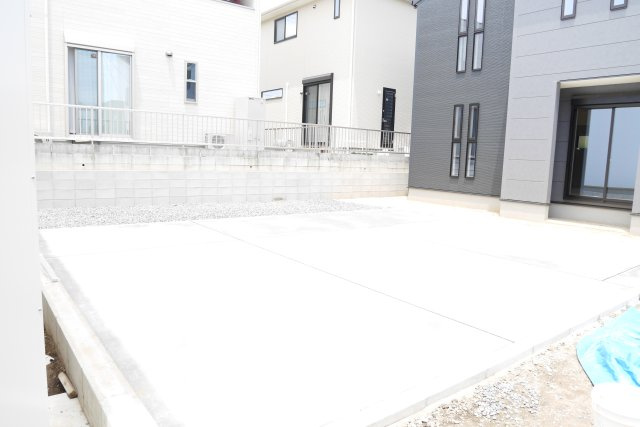 基山町小倉　オール電化新築戸建　一建設株式会社の駐車場
