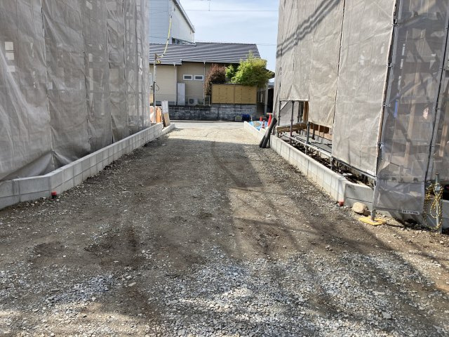 基山町小倉　オール電化新築戸建　一建設株式会社の前面道路含む現地写真