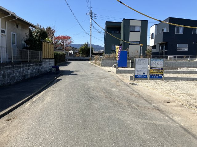 基山町小倉　オール電化新築戸建　一建設株式会社の前面道路含む現地写真