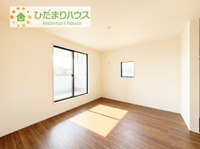 【寝室】 | 第2土浦市烏山　新築戸建 | バルコニーに面していて、たっぷり光りの入る明るい主寝室です！