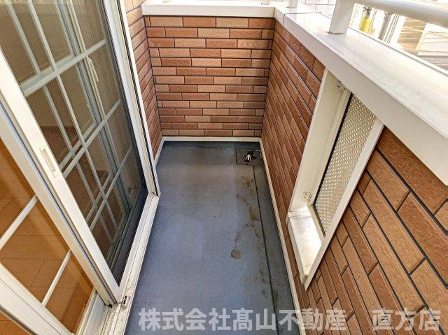 直方市神正町のアパートのバルコニー