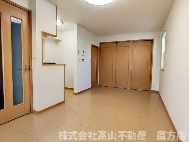 直方市神正町のアパートの居間・リビング