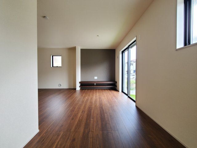 八潮市　大曽根　新築戸建　全1棟の居間・リビング|ゆったりとしたリビングです