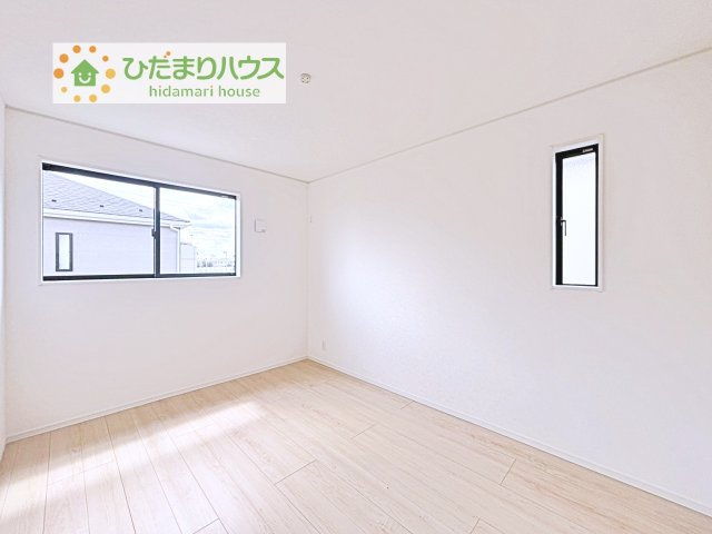 【洋室】 | かすみがうら市下稲吉第15　新築戸建　1号棟 | お洋服の多い女性に人気！収納力の高いクローゼット付き☆彡