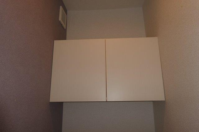 エトワールポレールⅥのトイレ|収納棚