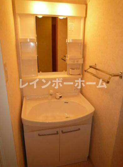【仲介手数料：50％OFF】対象物件！の洗面所|ゆったりとスペースのある洗面所