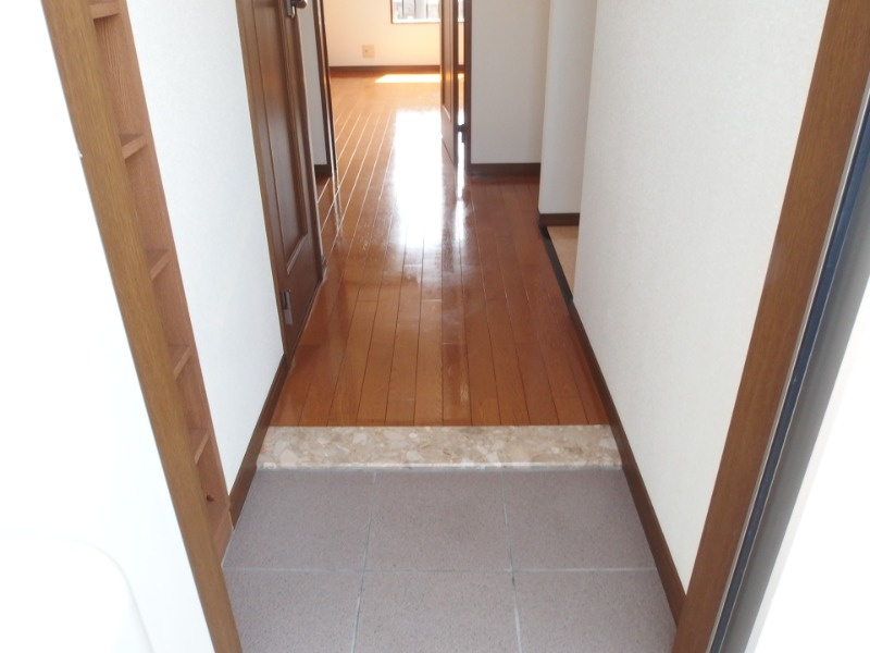 ハートヒルズ稲熊の玄関