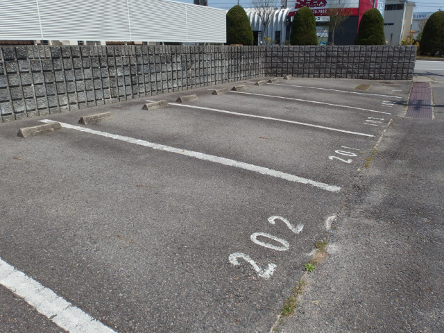 ハートヒルズ稲熊の駐車場