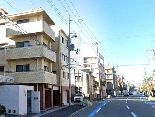 ル・パレ魚崎の外観|阪神線魚崎駅・六甲アイランド線魚崎駅が徒歩圏。各方面アクセスがいい住居は日々の生活を助けてくれますね。
