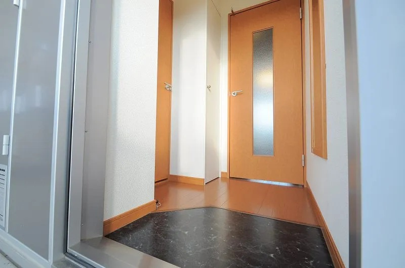 レオパレスアベニューⅡのエントランス