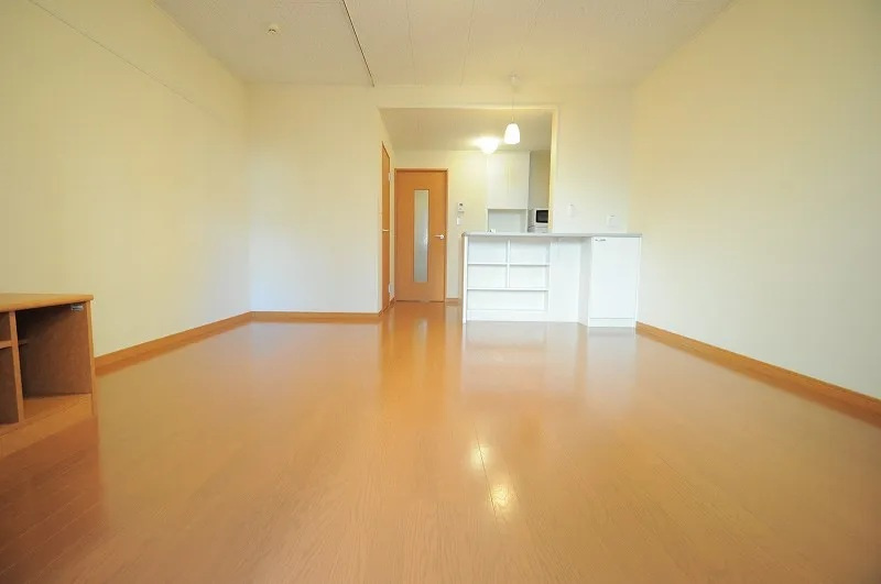 レオパレスアベニューⅡの居間・リビング|※１階のみフローリングとなります