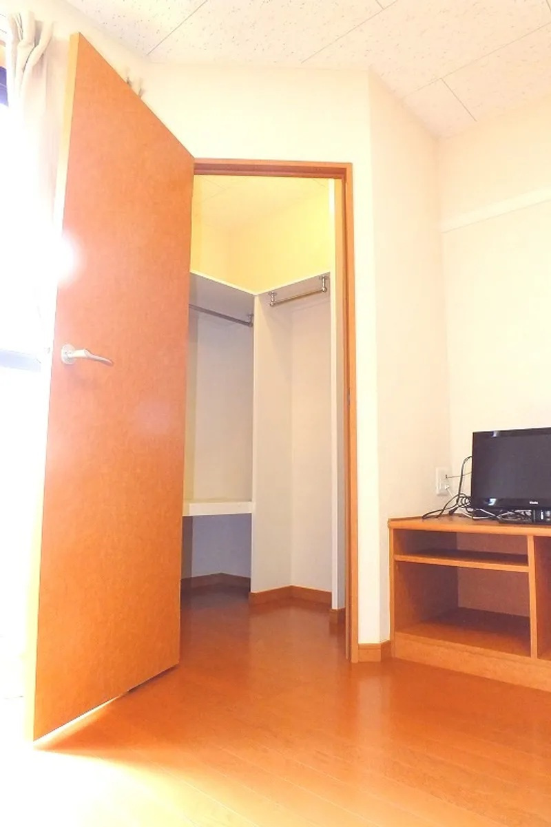 レオパレスアベニューⅡの内装|※１階のみフローリングとなります