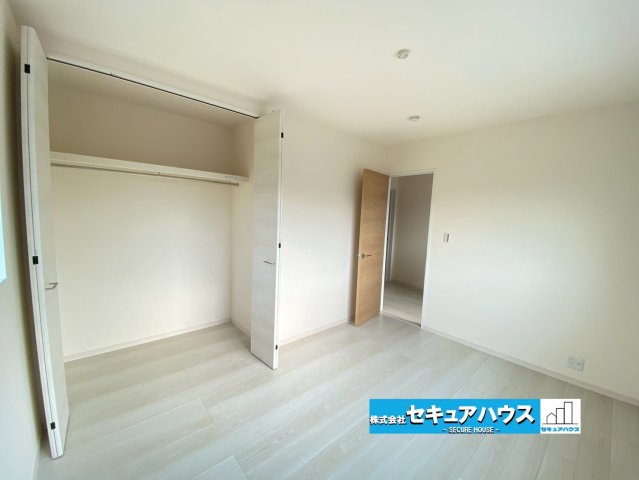 【同施工物件ご案内可】名古屋市南区鳥栖1丁目　全3棟の洋室|【洋室イメージ】
◆家族一人ひとりの大切なプライベート空間。趣味に合わせて使って頂けるようシンプルに仕上げてあります。暮らし心地を大きく左右する収納を、適材適所に配置し使い勝手を考慮しました。　