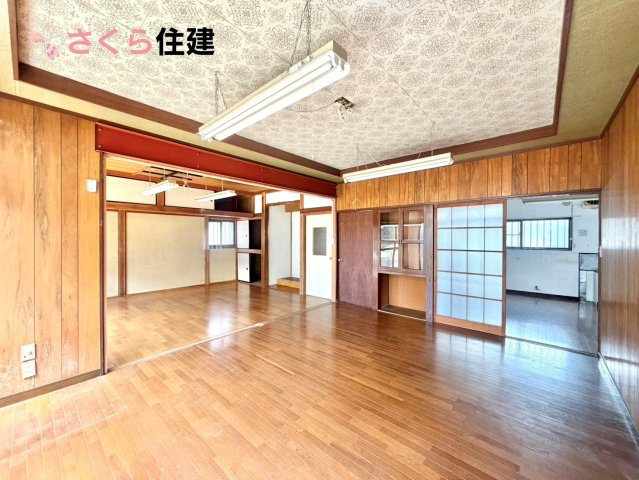野木町丸林　中古戸建の居間・リビング|ゆったりとした時間の流れる開放的なくつろぎの空間～