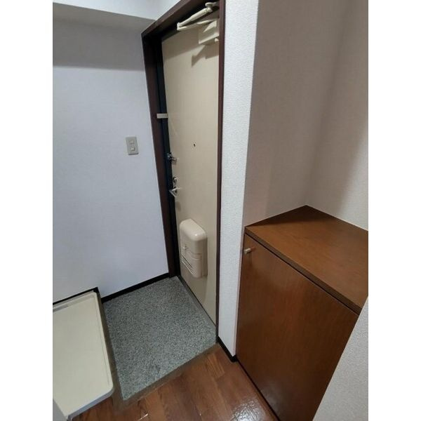 ルミナ新栄の玄関