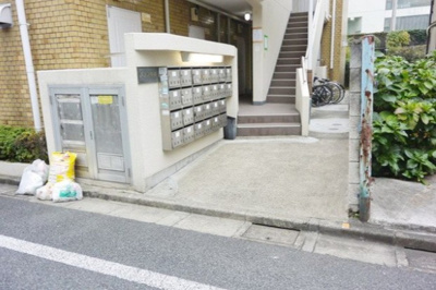 【エントランス】 | メゾン中央