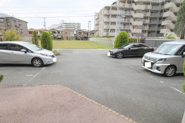 グランメゾン森和の駐車場