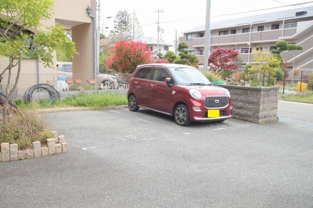 グランメゾン森和の駐車場