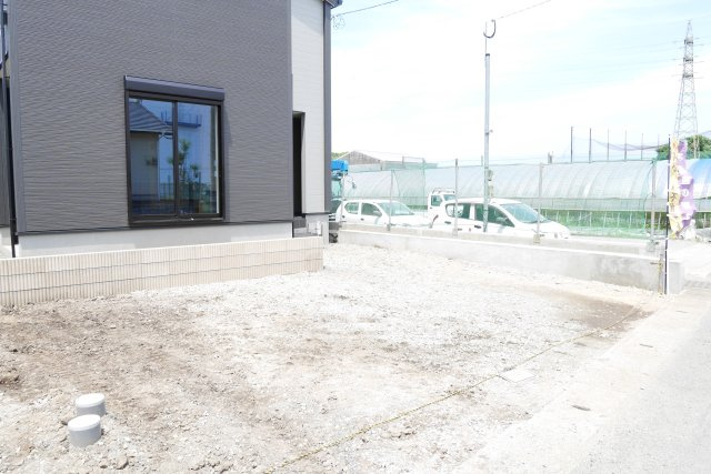 基山町小倉　3号棟オール電化新築戸建　一建設株式会社の駐車場