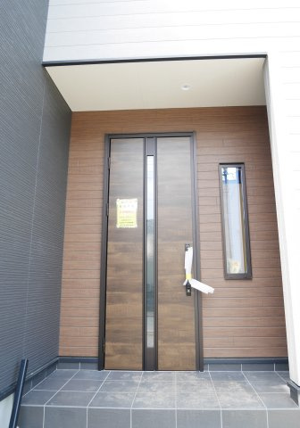 基山町小倉　3号棟オール電化新築戸建　一建設株式会社の玄関