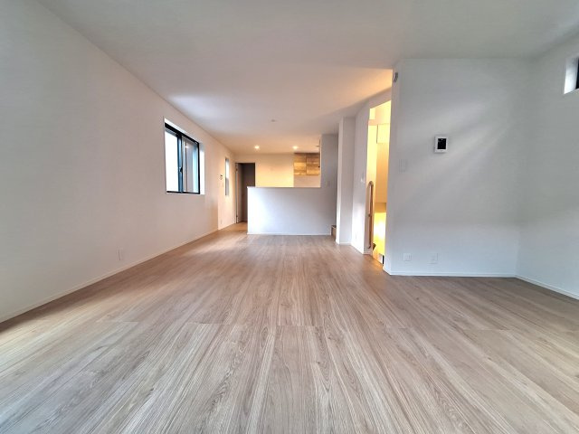 【その他】 | 葛飾区小菅3丁目　新築戸建 | 施工工務店の同程度仕様、施工例写真です。早期ご成約に限り、外壁材やフローリング、水廻り設備等のカラーセレクトも承ります！