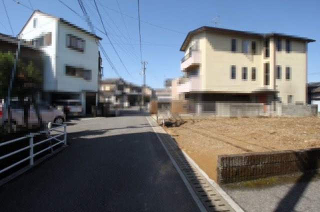 薊野西町１丁目　建築条件付き　売土地の前面道路含む現地写真