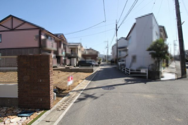 薊野西町１丁目　建築条件付き　売土地の前面道路含む現地写真