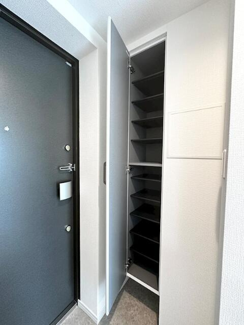 ベルシードステアー目黒武蔵小山の収納|玄関の収納です