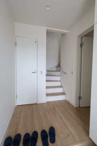 《仲介手数料無料》富士見市上沢２丁目4-8新築一戸建てKEIAI GRACEの玄関