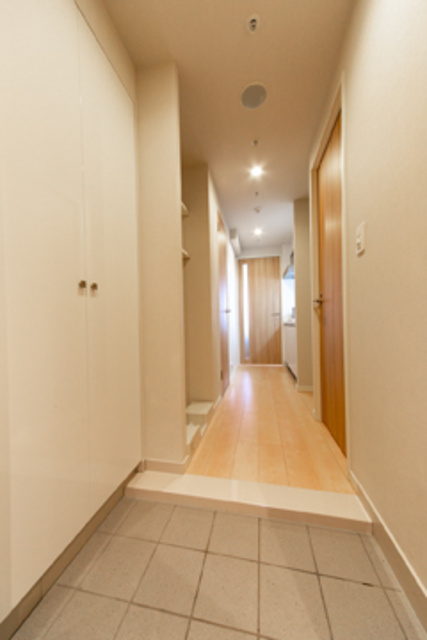 メルクマール京王笹塚レジデンスの玄関|※写真は同タイプ住戸です。