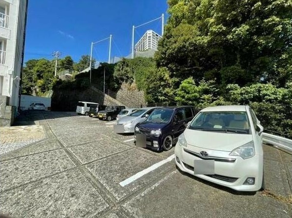 熱海ビラの駐車場
