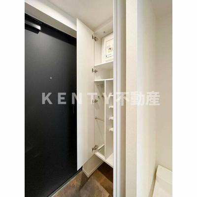 【玄関】 | ミリアレジデンス品川中延 | 収納もある玄関です