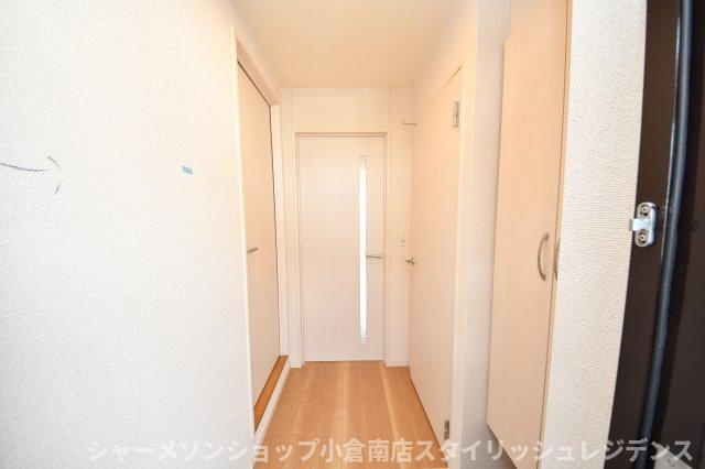 コンフォールパピヨンの玄関