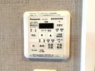 暖房機能があるため、冬場でも温かい浴室で入浴でき、乾燥機能があるため、水気を素早く取り除けます。また、換気機能があるため、湿気を素早く排出してカビや雑菌の発生を防ぐことができます。