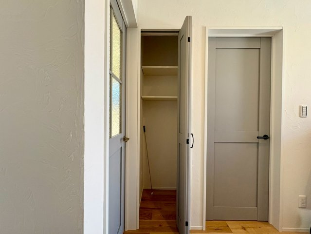 南国市大そね甲B号地　平屋新築一戸建ての収納|収納スペース充実の玄関ホール。日用品もスッキリ片付く便利な設計