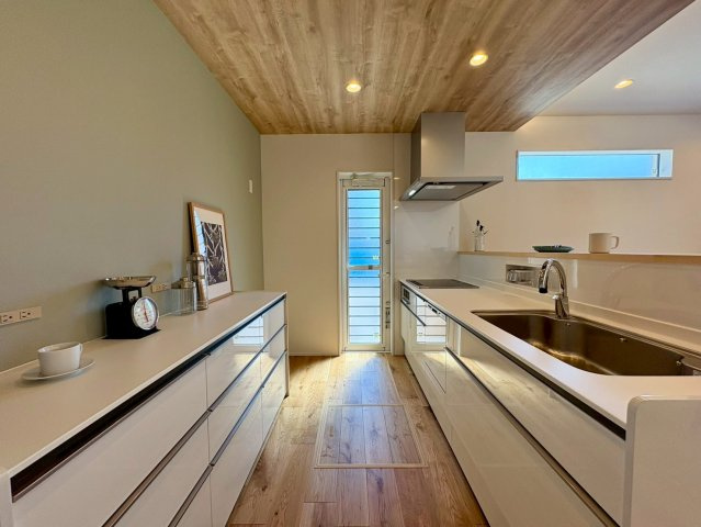 南国市大そね甲B号地　平屋新築一戸建てのキッチン|収納力豊富な機能的なキッチン