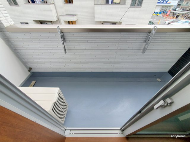 Amour Ville 江坂　仲介手数料無料のバルコニー