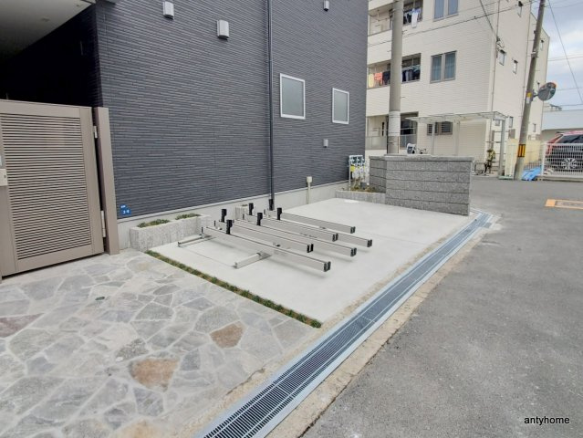 Amour Ville 江坂　仲介手数料無料の駐車場