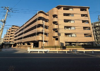 モナーク北越谷の外観